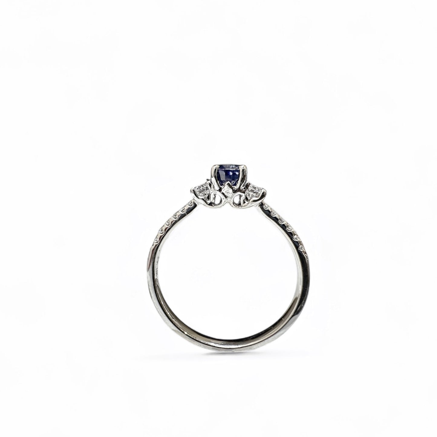 SAPPHIRE & DIAMONDS RING