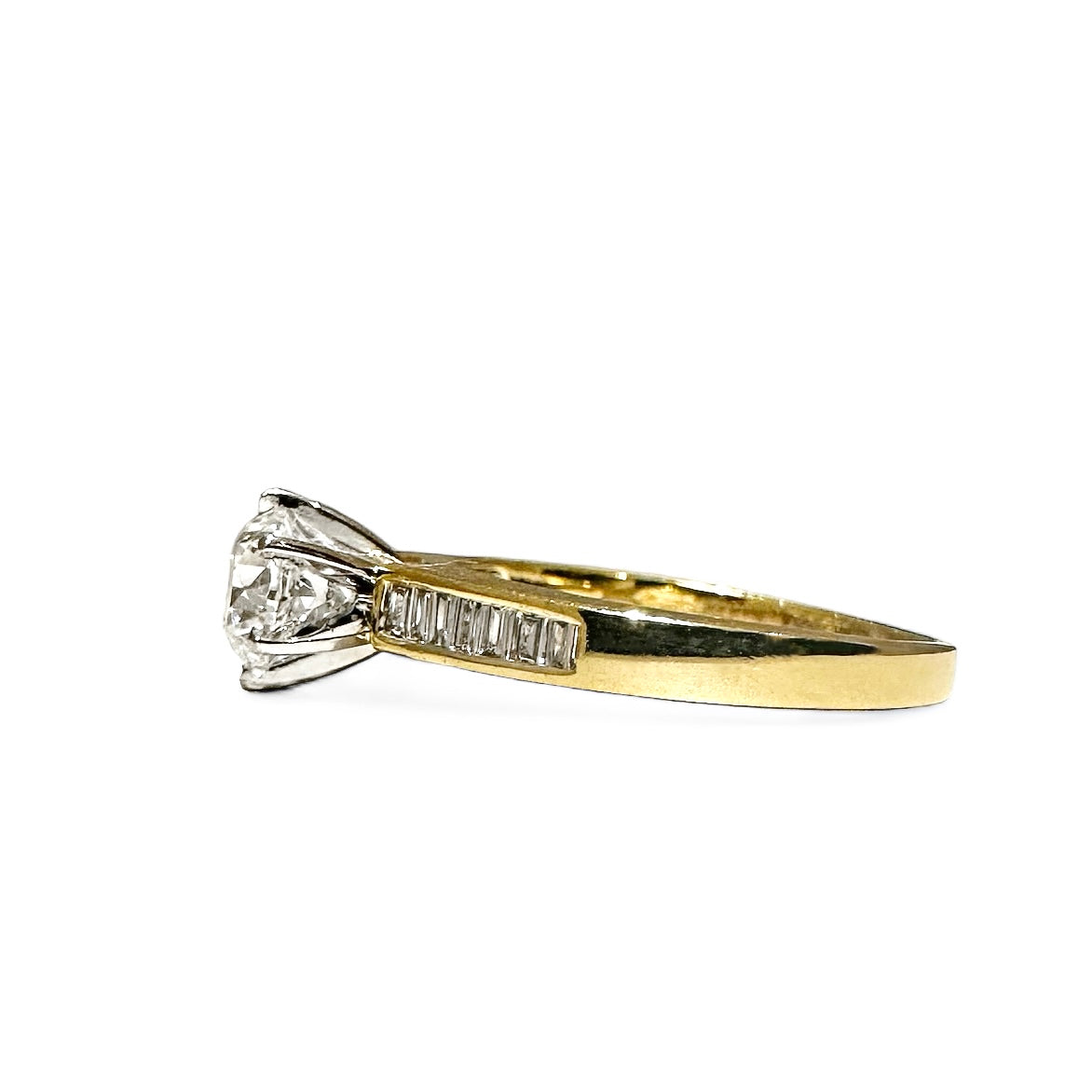 ROUND CUT SOLITAIRE RING