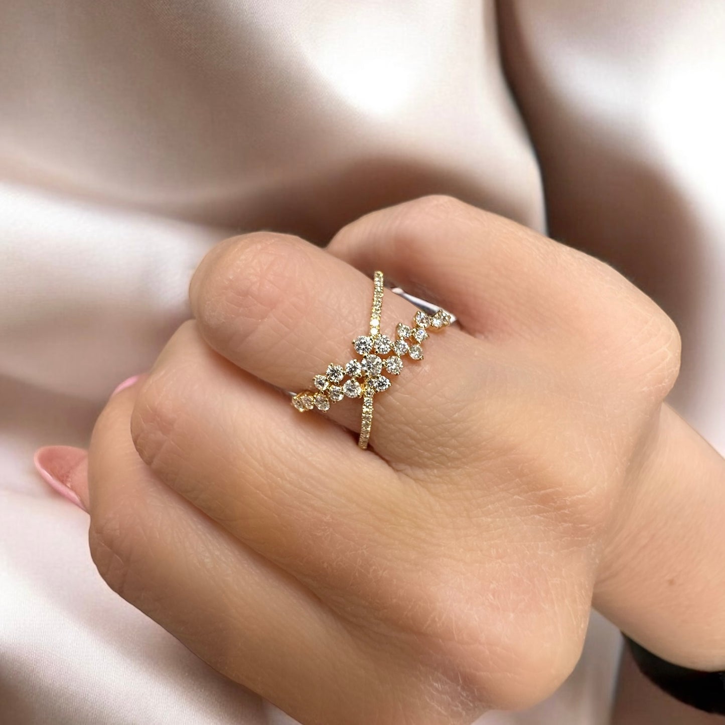 CROSSOVER DIAMOND RING