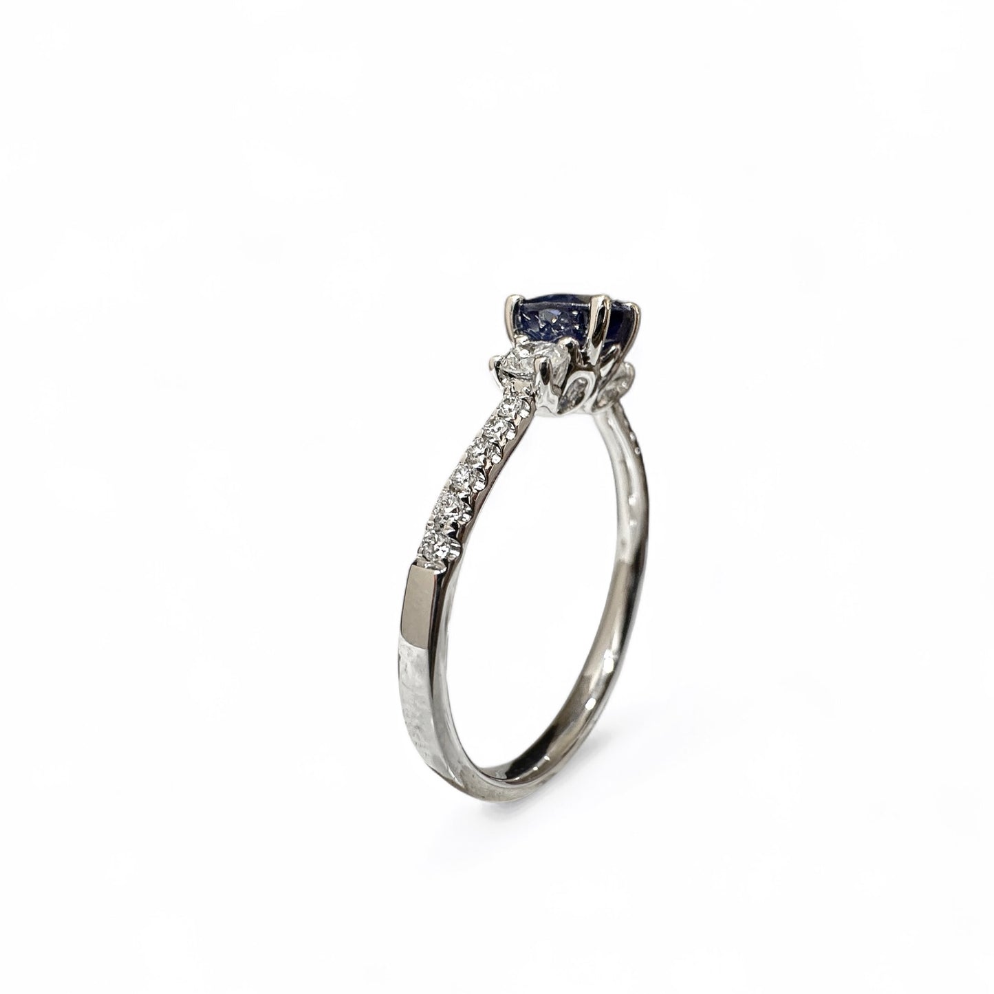 SAPPHIRE & DIAMONDS RING