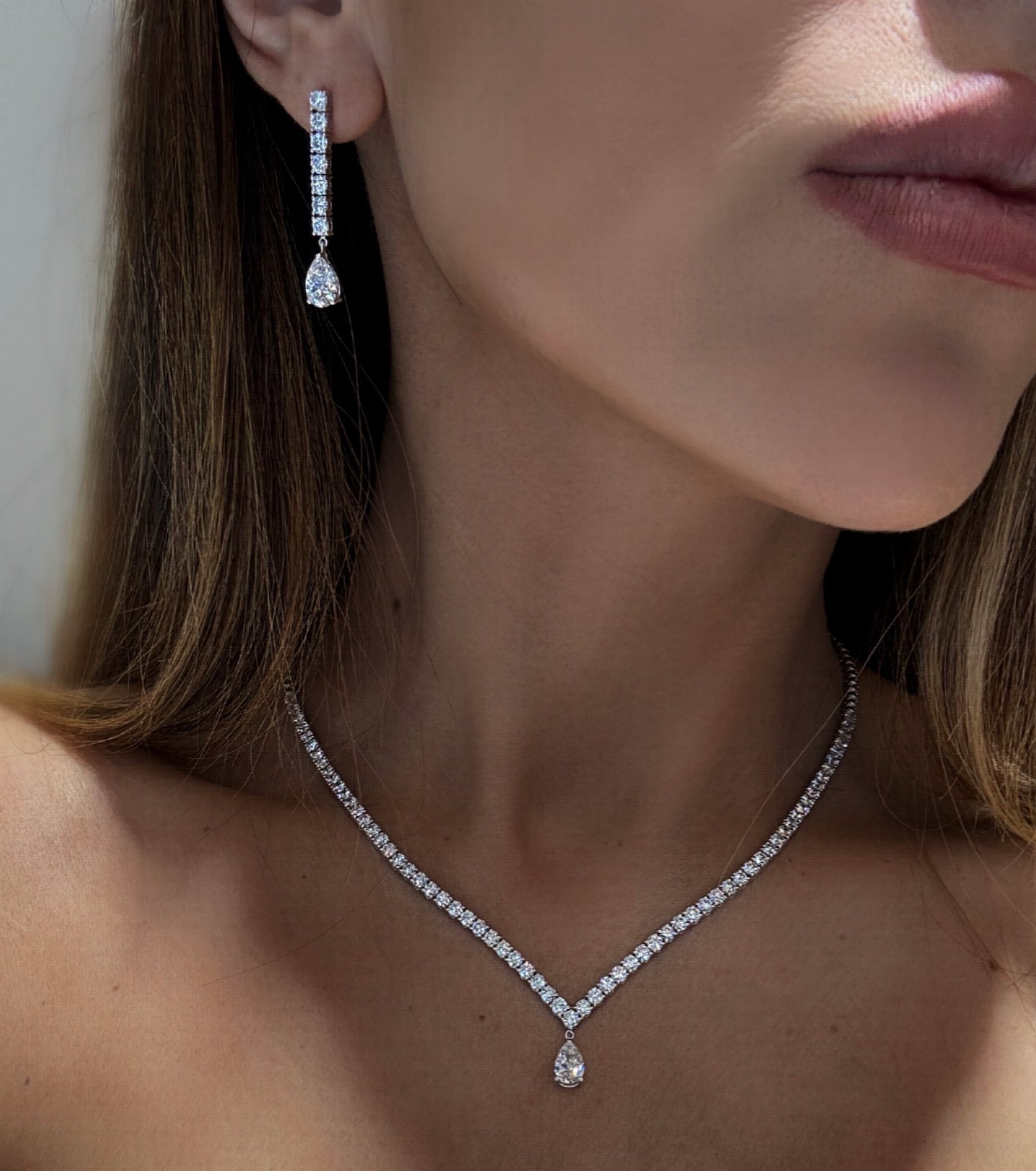 Collier Tennis V en forme de poire