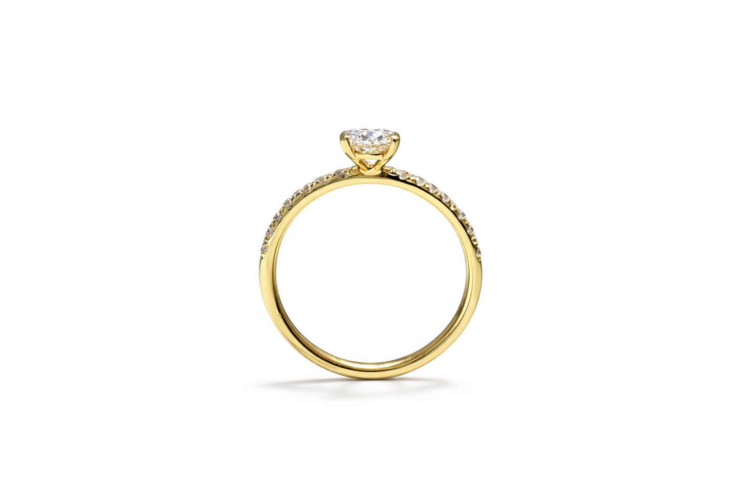 OVAL WITH SIDE DIAMONDS