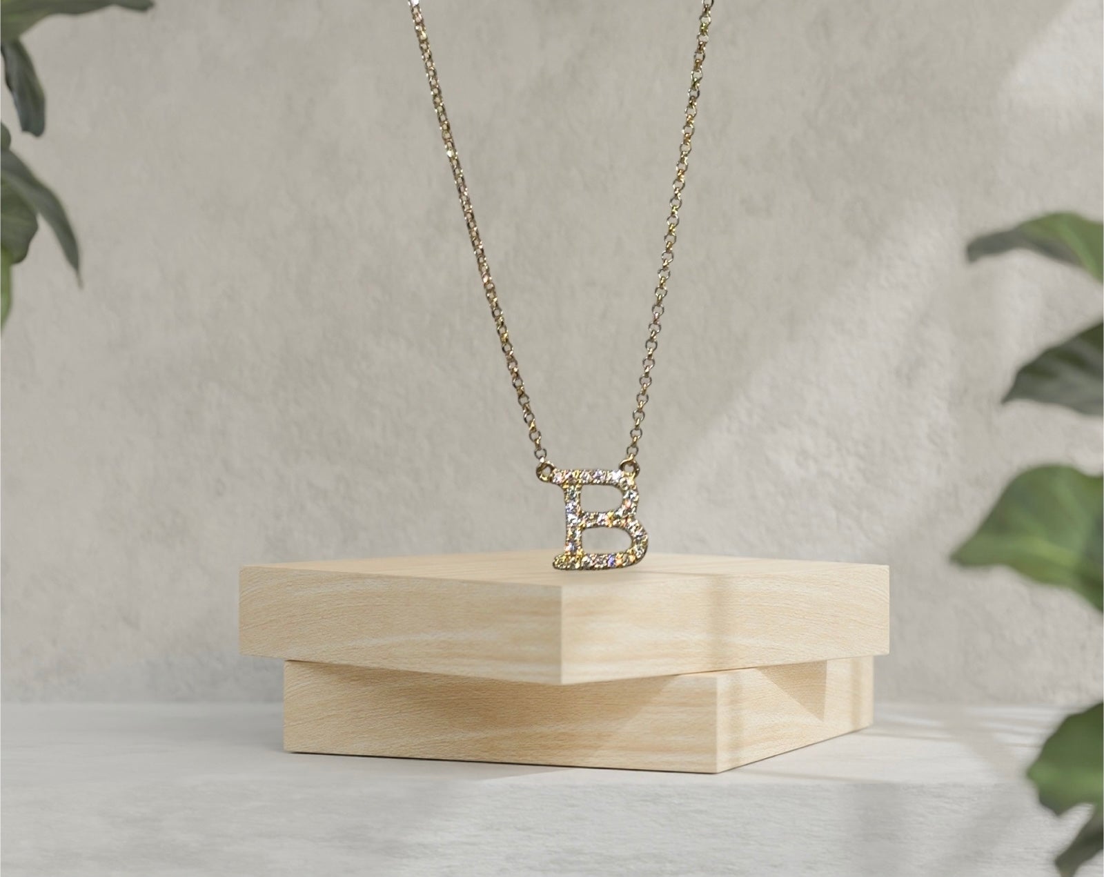 Collier avec initiale « B »
