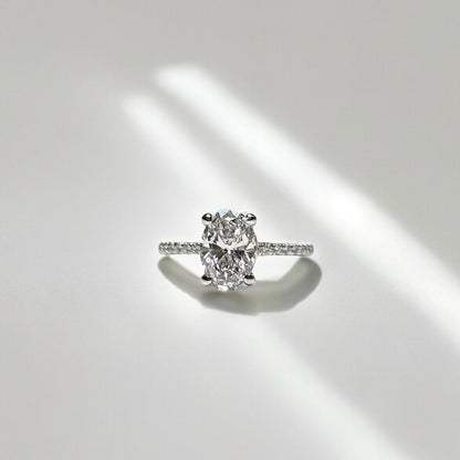 1,81 CT Ovaal geslepen met zijstenen 