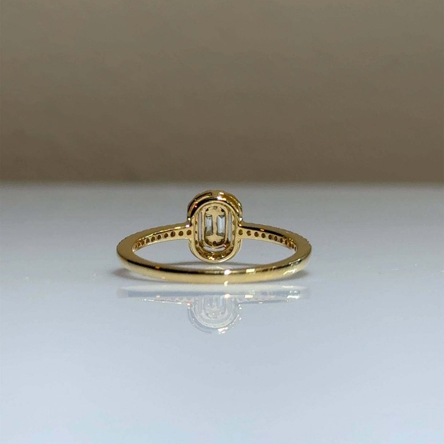 Bague halo de diamants ovales Illusion 