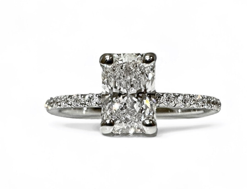 0,96 CT STRALENDE GESNEDEN SOLITAIRE PAVÉ-RING 