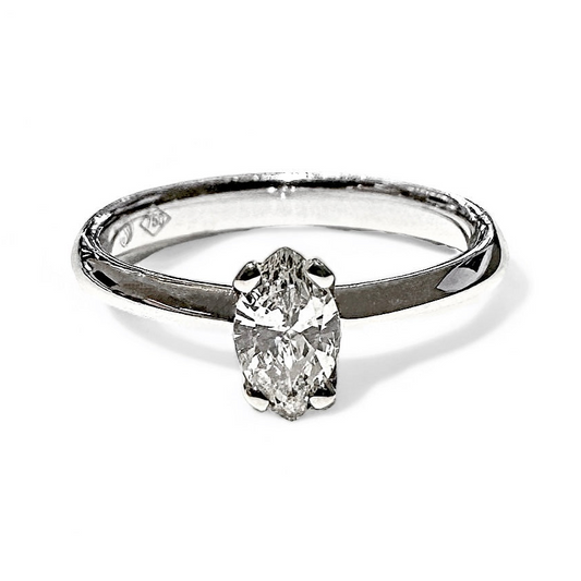 0,33 CT MARQUISE SOLITAIRE RING 