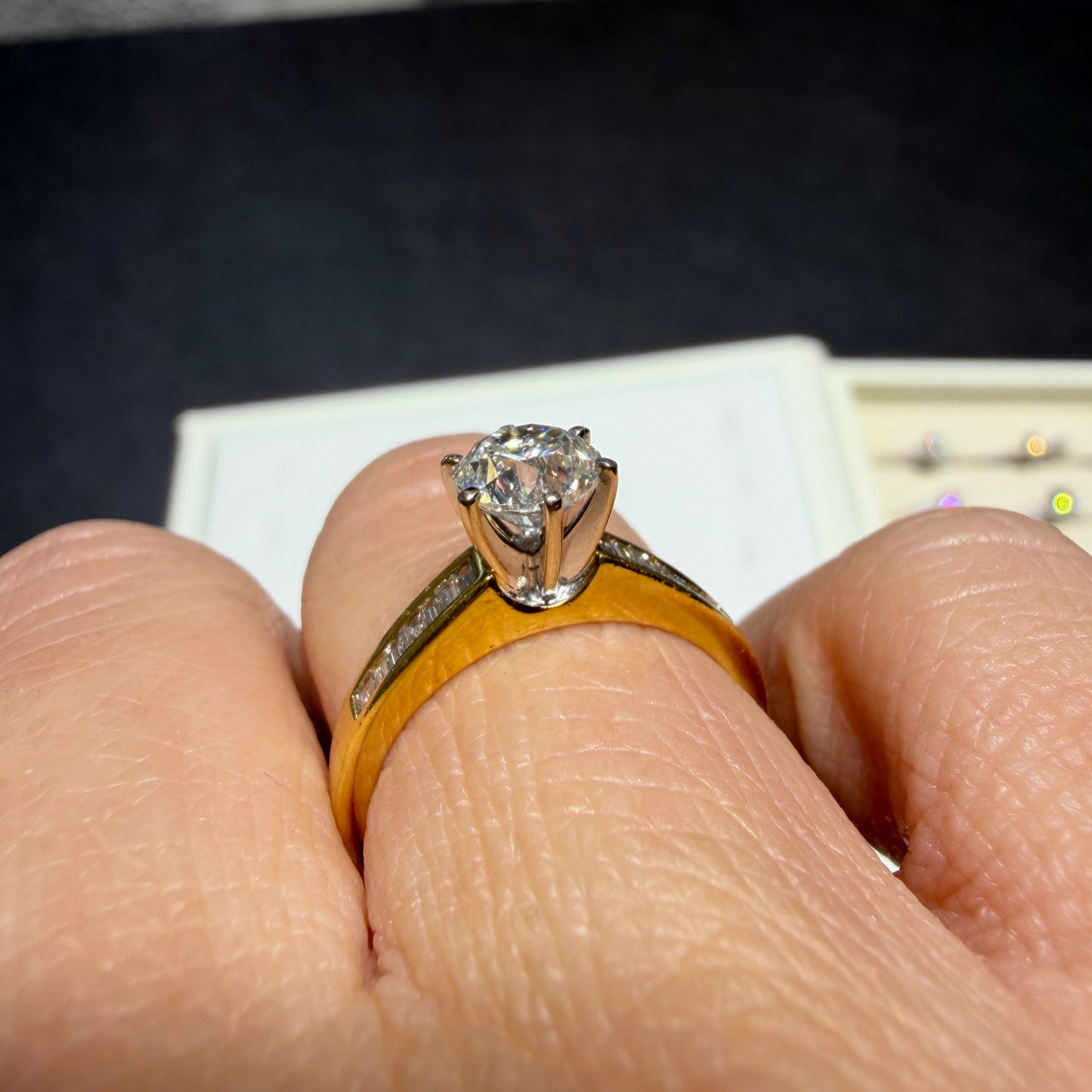 ROUND CUT SOLITAIRE RING