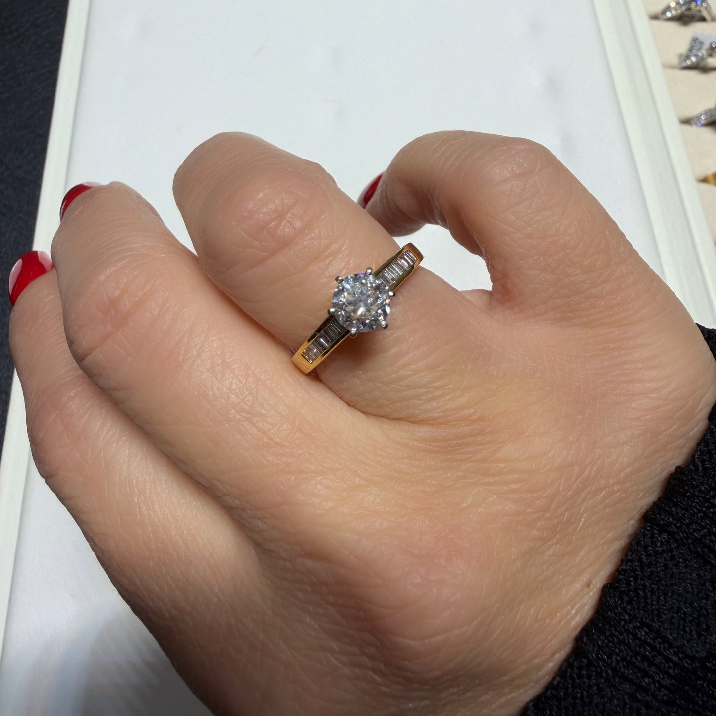 ROUND CUT SOLITAIRE RING