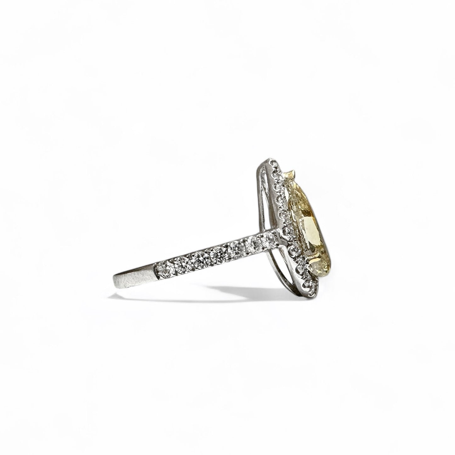 Diamant naturel de 2,58 ct en forme de poire, couleur jaune intense fantaisie 