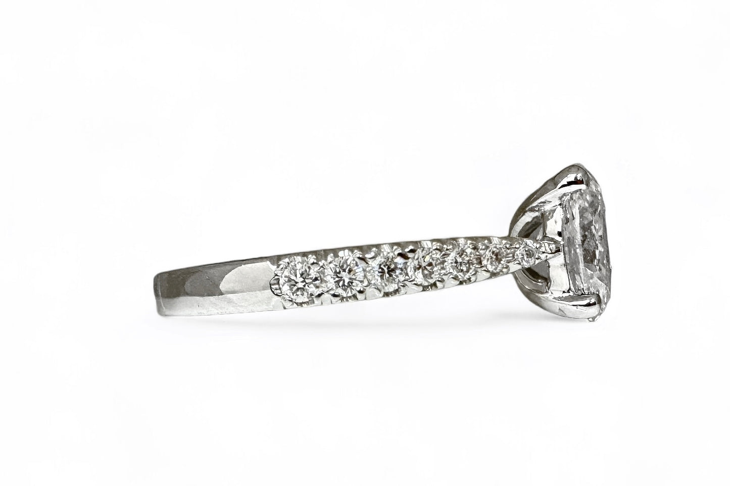 BAGUE PAVÉ TAILLE OVALE 1,01 CT 