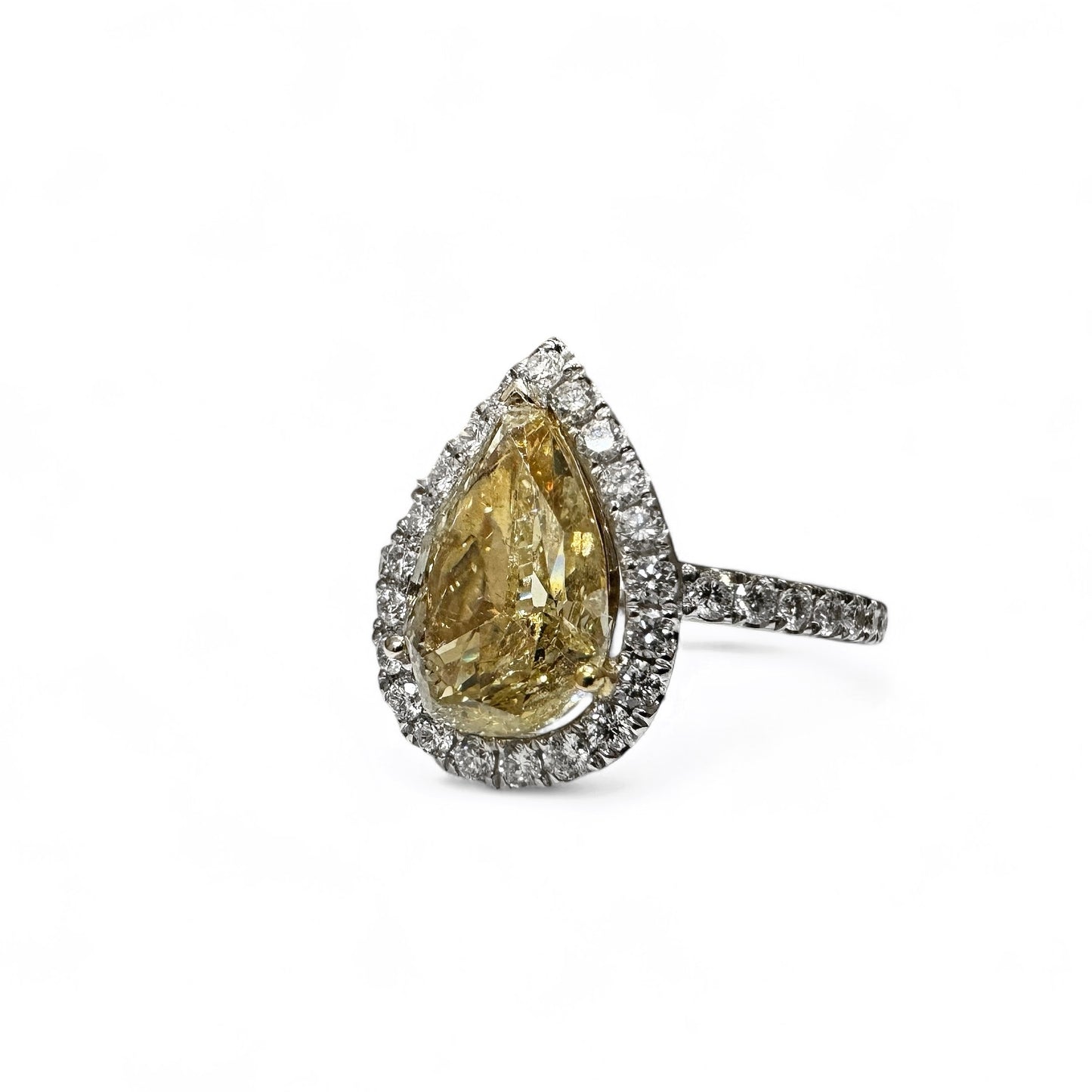 Diamant naturel de 2,58 ct en forme de poire, couleur jaune intense fantaisie 