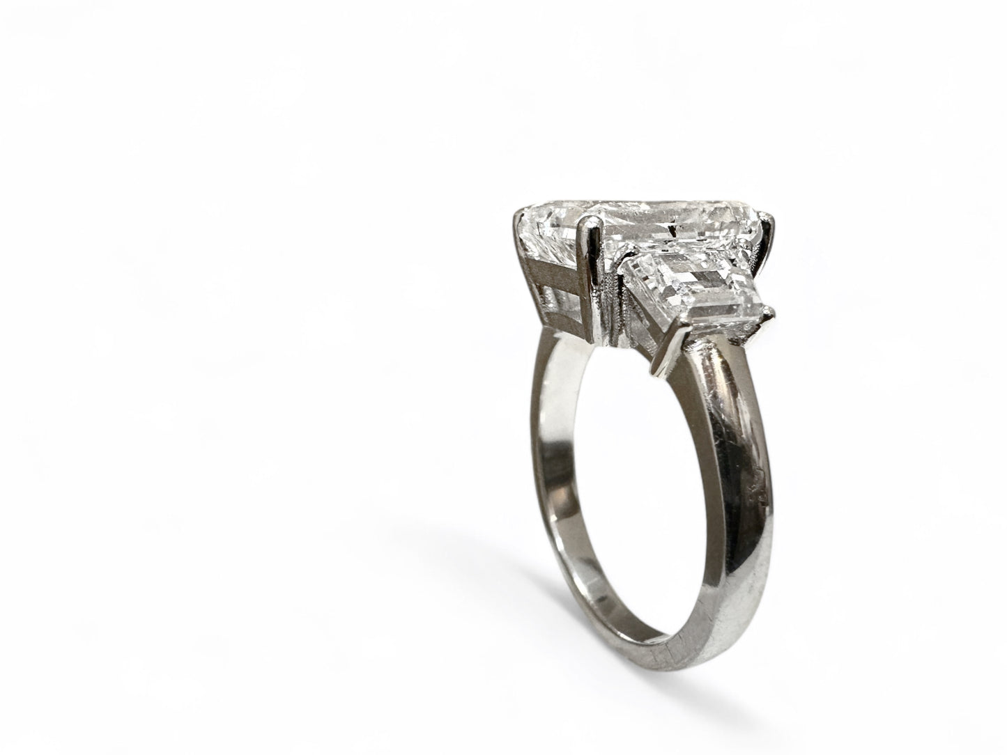 4.10 CT RADIANT CUT DRIE STENEN RING 