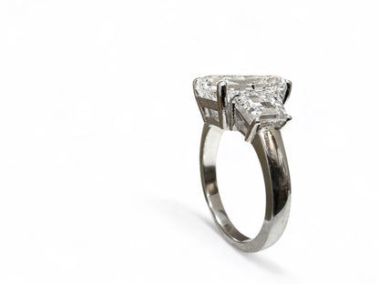 4.10 CT RADIANT CUT DRIE STENEN RING 