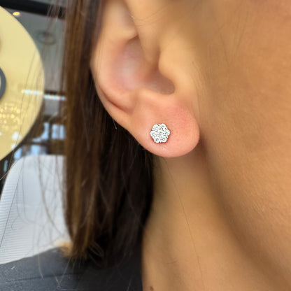 Medium bloem diamanten oorbellen