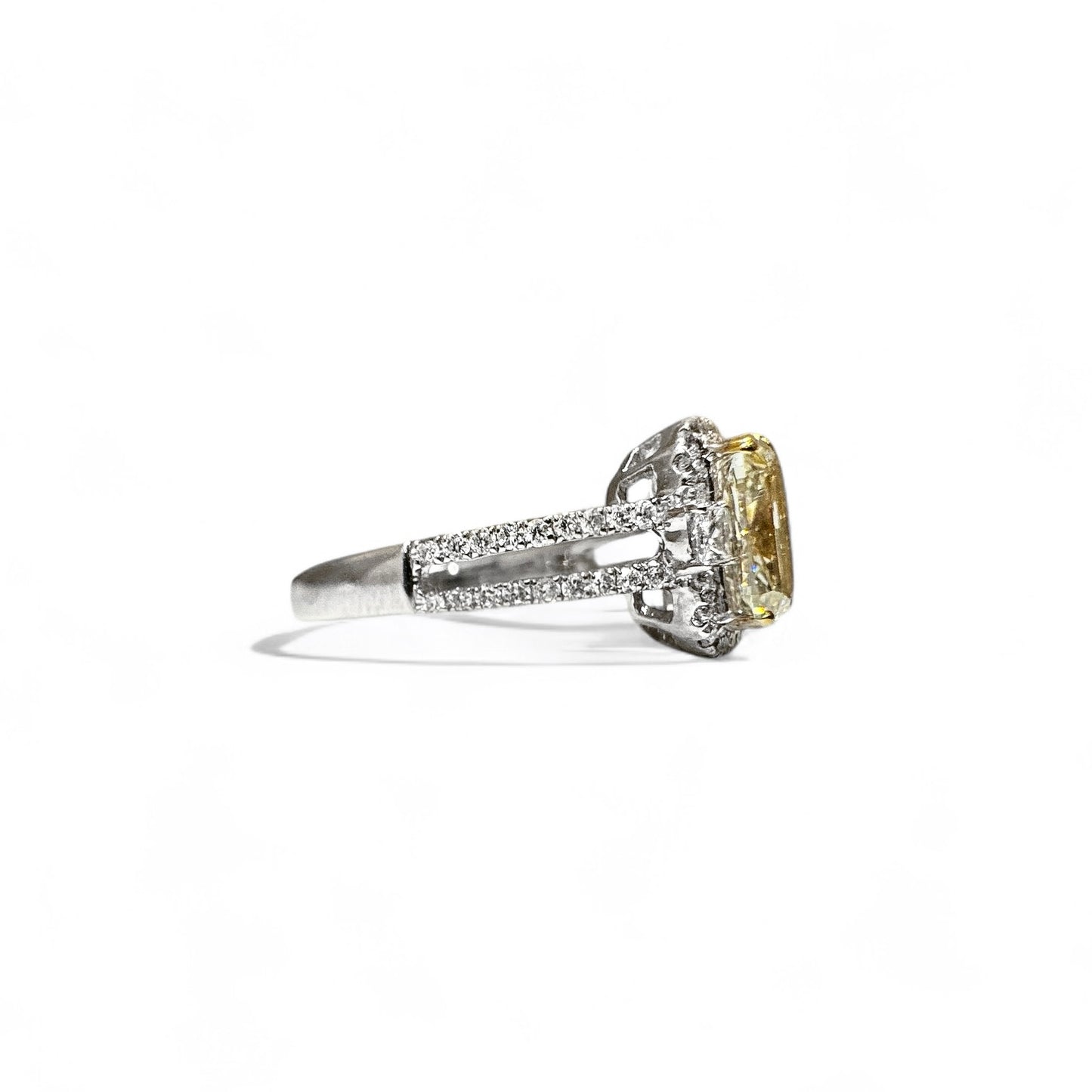 Natuurlijke lichte, chique gele, lange kussengeslepen diamanten ring 