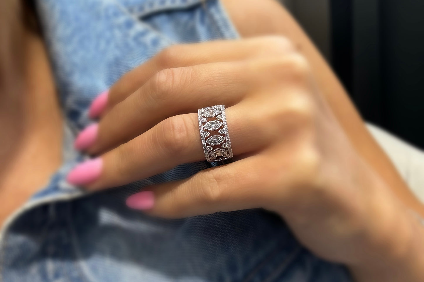 BAGUE DÉCORATIVE DEMI-ÉTERNITÉ MARQUISE 