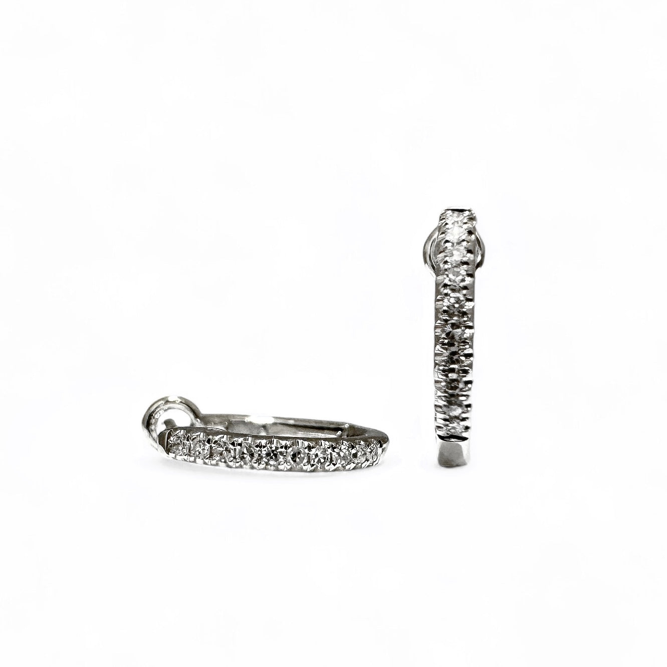 MINI BOUCLES D'OREILLES EN DIAMANT 