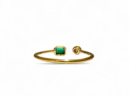 EMERALD BUTTON RING