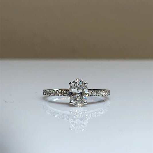 Bague avec diamant taille ovale de 1,01 ct 