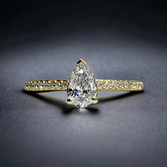 0,72 CT peervormige diamanten ring 