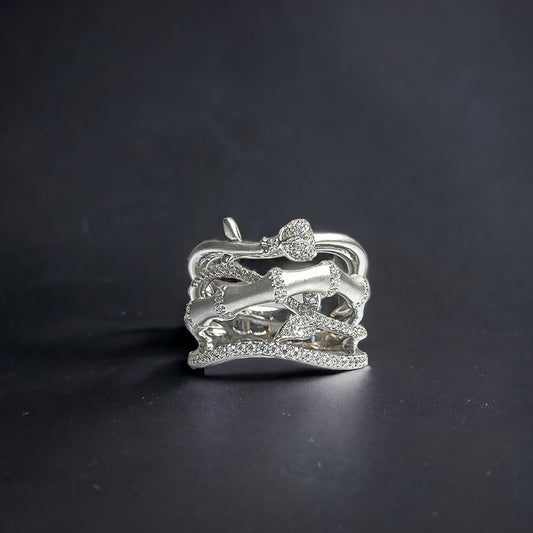Bague entrelacée en or et diamants 