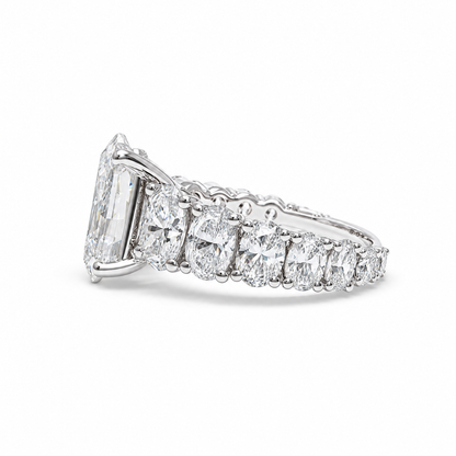 3.04 CT OVAL WITH SIDE DIAMONDS
