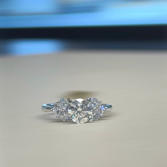 SOLITAIRE TAILLE RONDE ET TAILLE PRINCESSE LATÉRAL 1,08 CT 