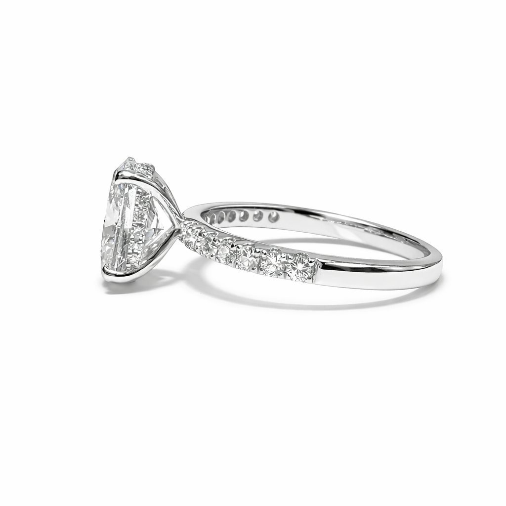 2.02 CT OVAL WITH SIDE DIAMONDS