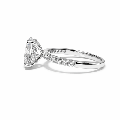 2.02 CT OVAL WITH SIDE DIAMONDS