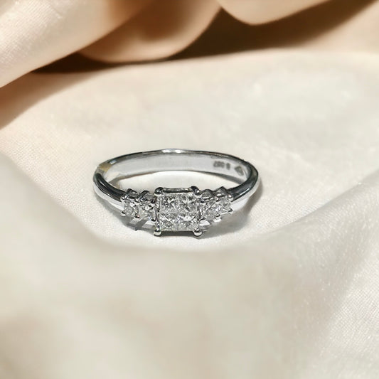 Bague en diamant taille princesse illusion 