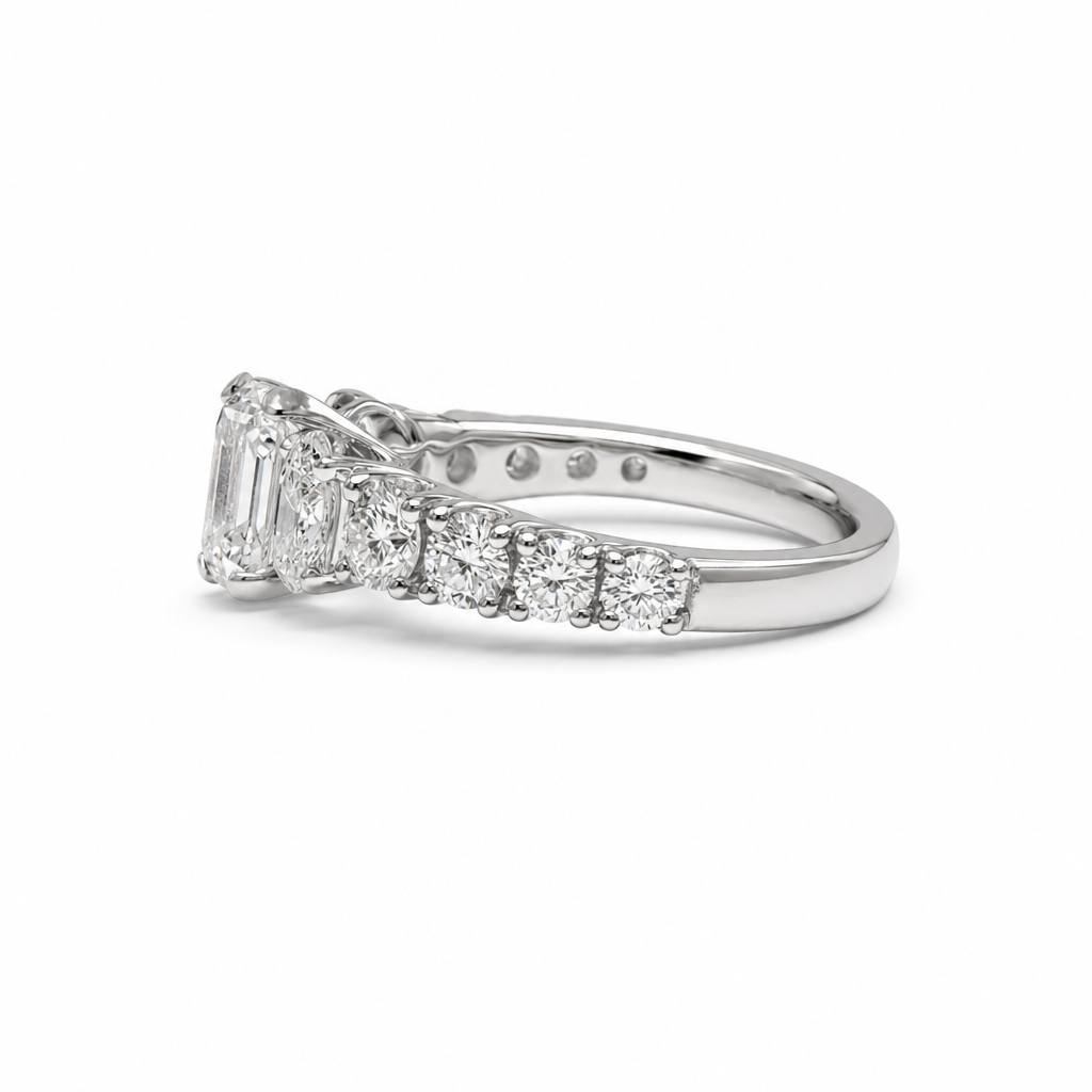 THE CROWN OVAL RING