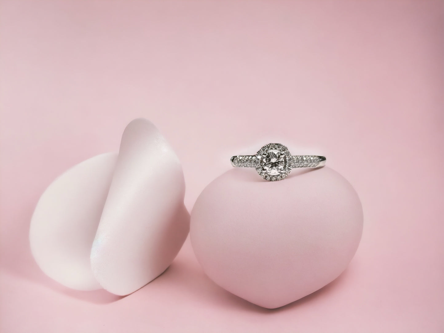 BAGUE DE FIANÇAILLES HALO RONDE DE 0,40 CT 