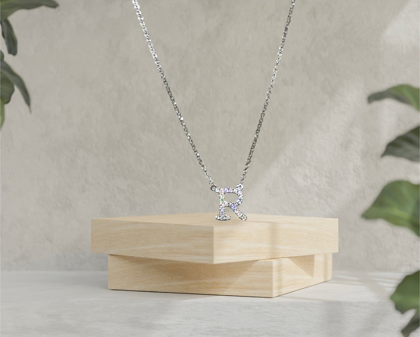 Ketting met initiaal 'R'