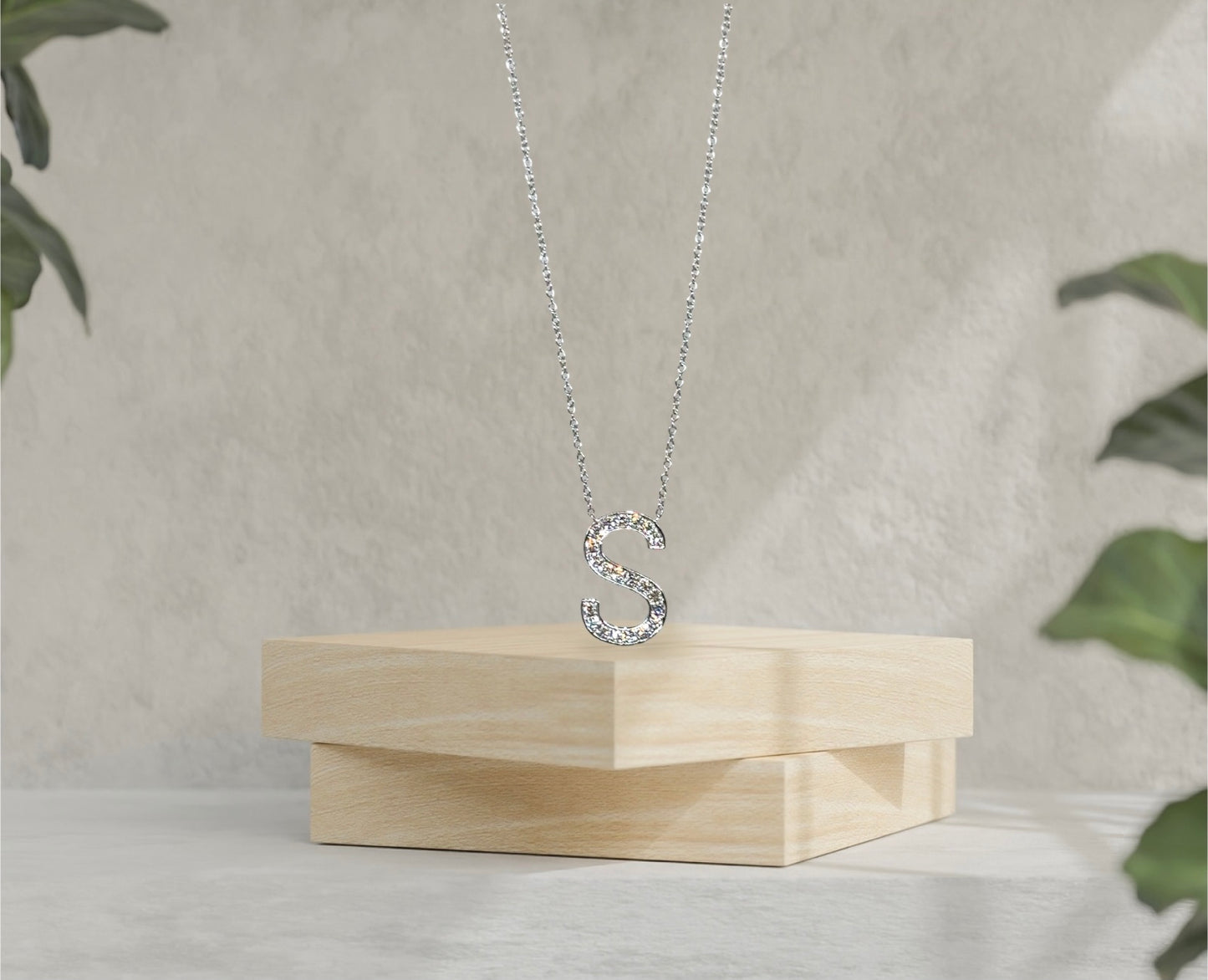 Ketting met grote 'S'-initiaal