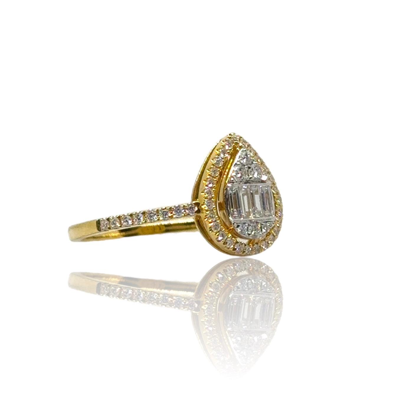 Bague halo en diamant en forme de poire 
