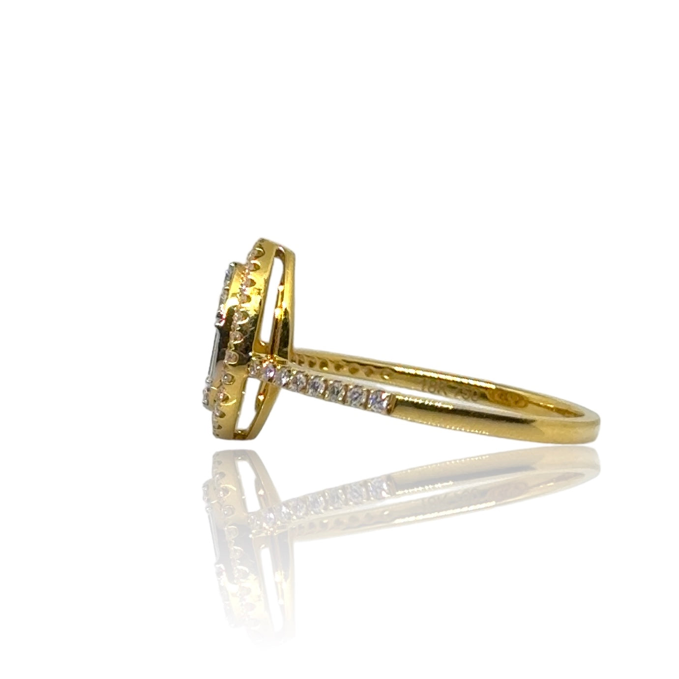 Bague halo en diamant en forme de poire 