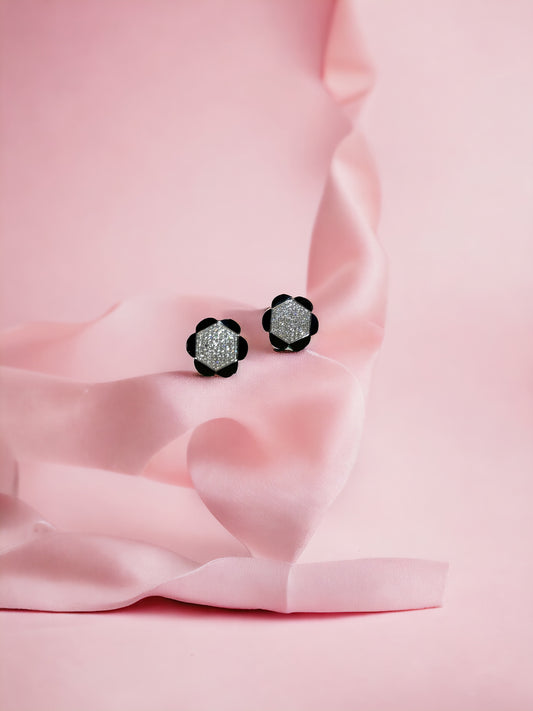 Boucles d'oreilles pavées de diamants et d'onyx