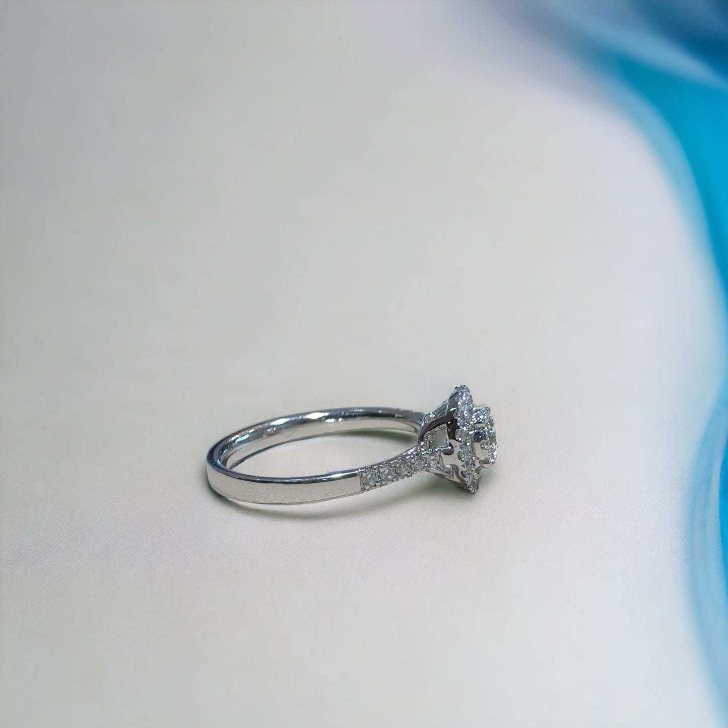 Bague halo diamant rond