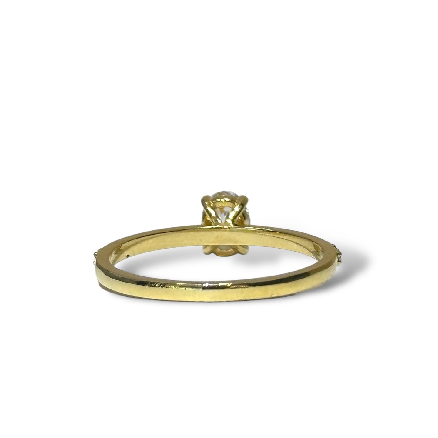 0,53 CT OVAAL GESNEDEN SOLITAIRE PAVÉ-RING 