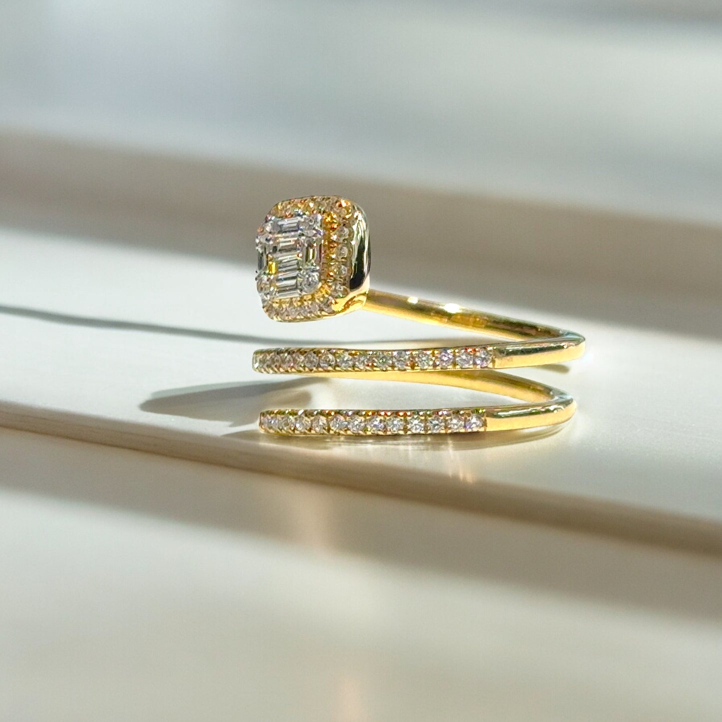 Bague en diamant en spirale 