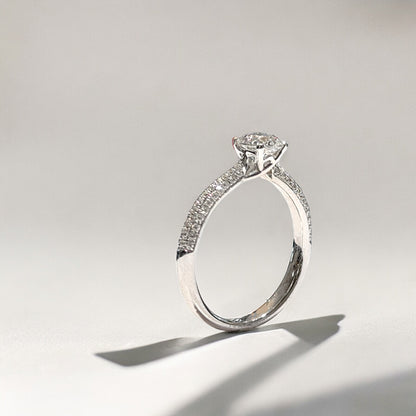 0,68 CT RONDE GESNEDEN VERLOVINGSRING PAVÉ 
