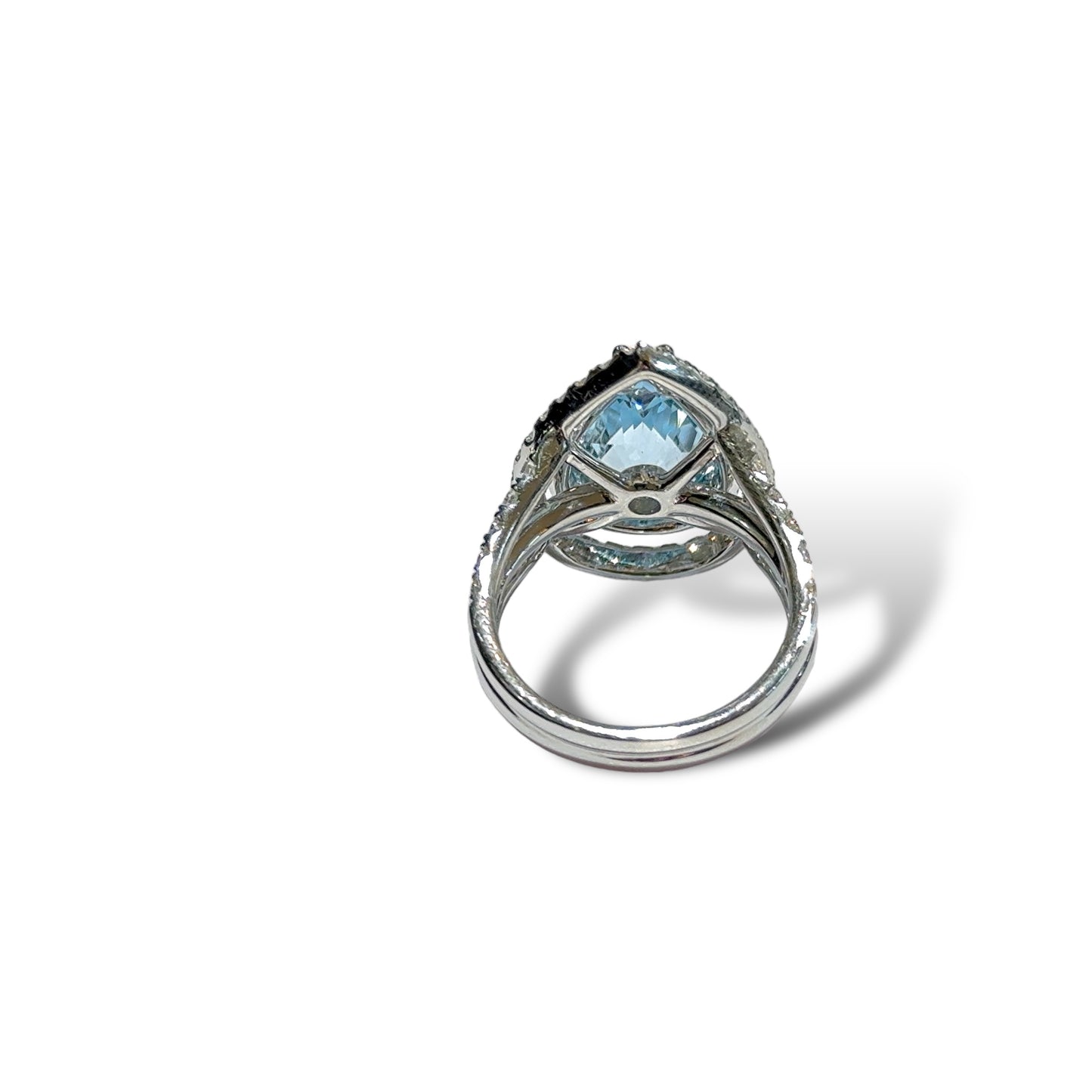 BAGUE TOPAZE BLEU CLAIR DOUBLE HALO 