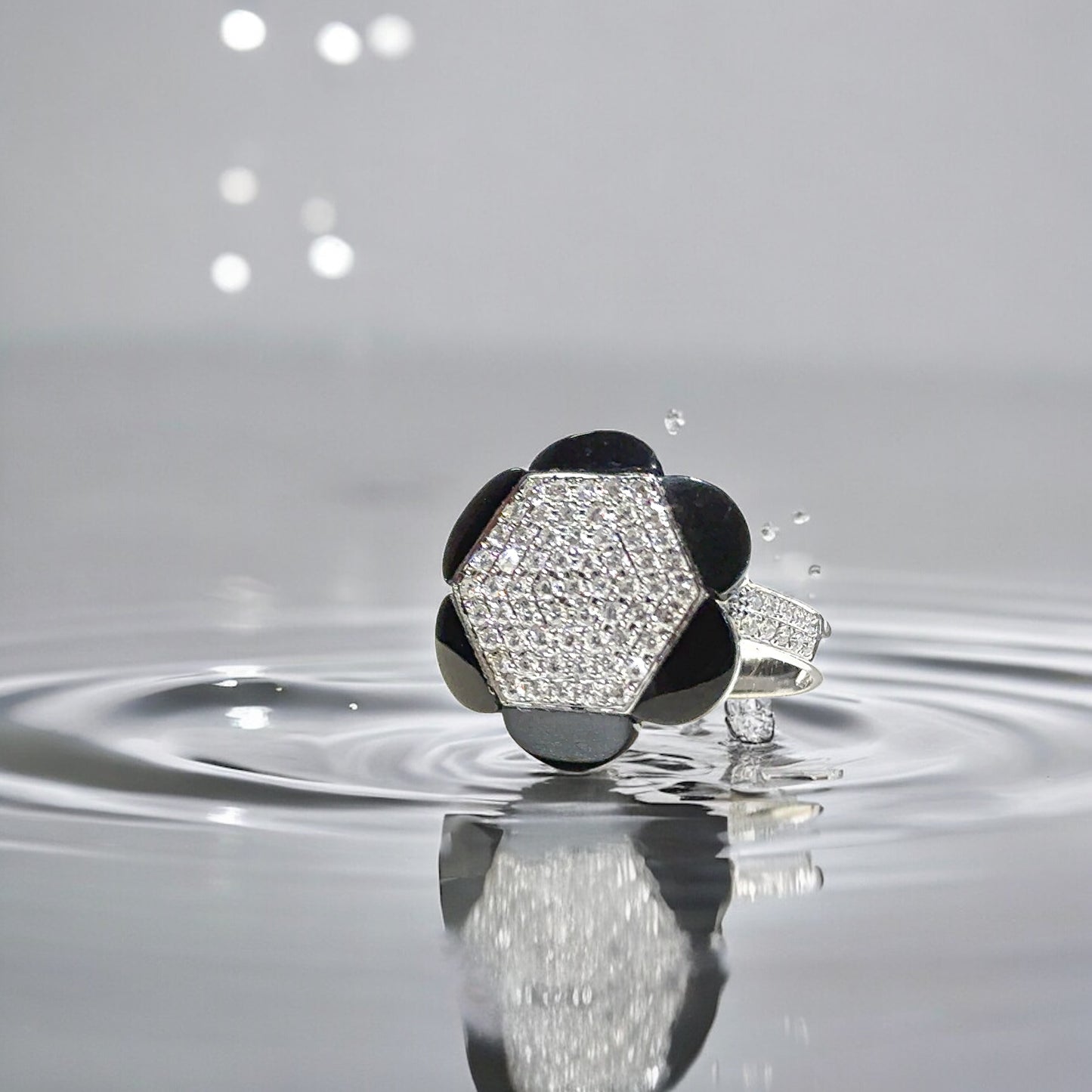 Ring met pavédiamanten en onyx 