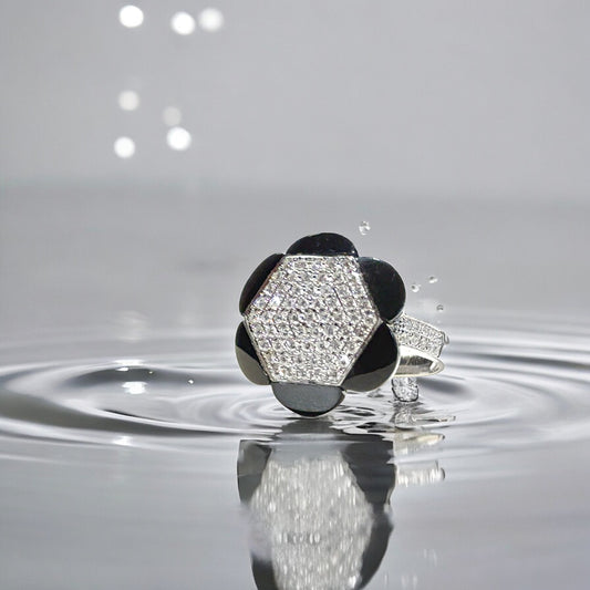 Ring met pavédiamanten en onyx 