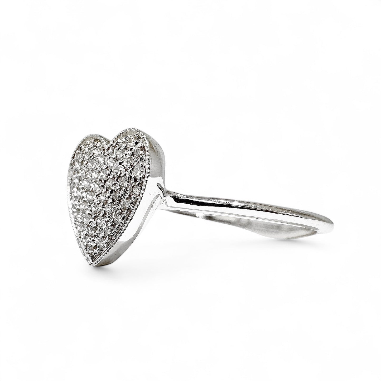 HARTVORMIGE DIAMANTEN RING 