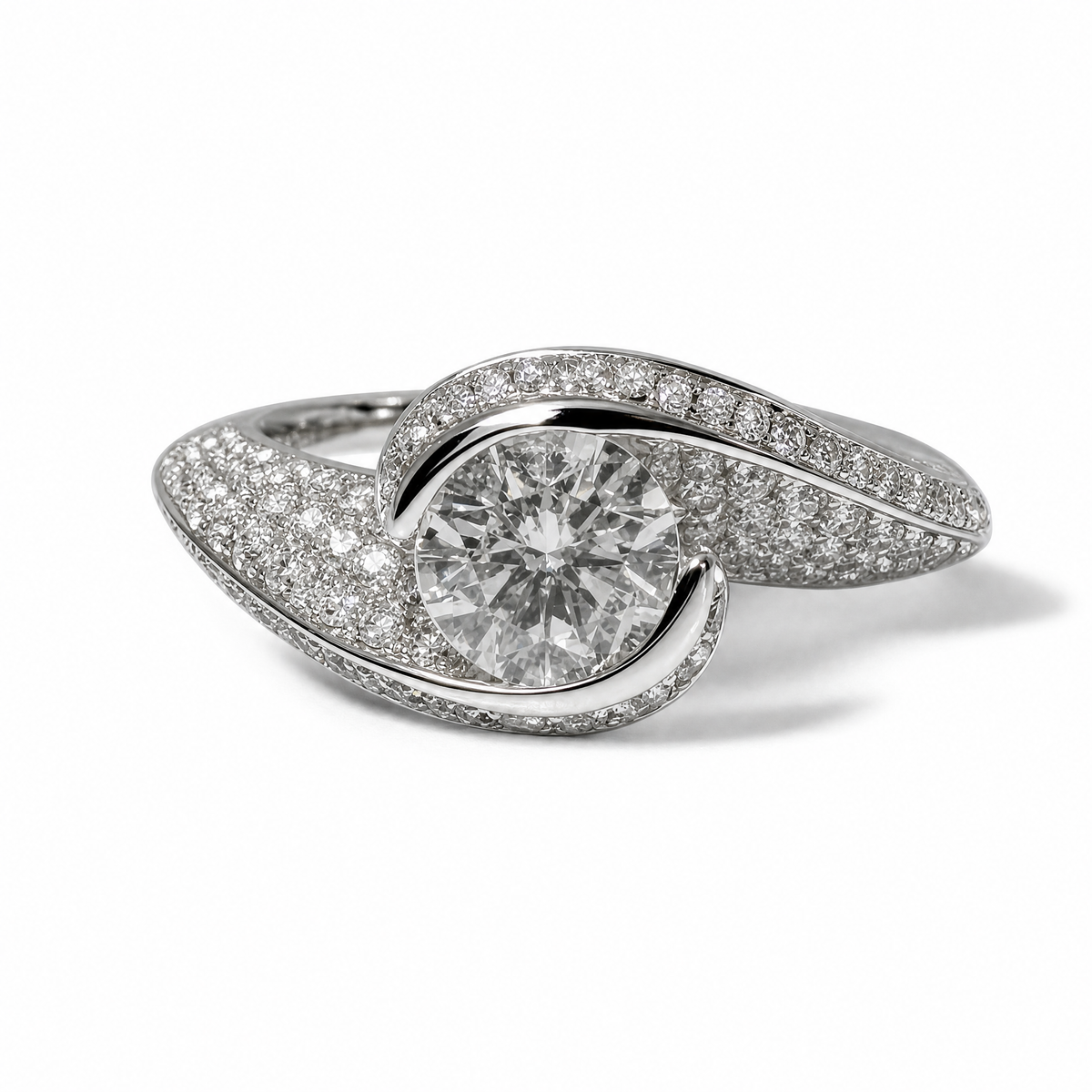 ROUND CUT TWIST RING