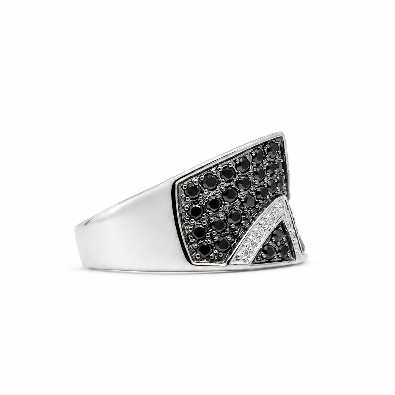 Bague en diamant noir
