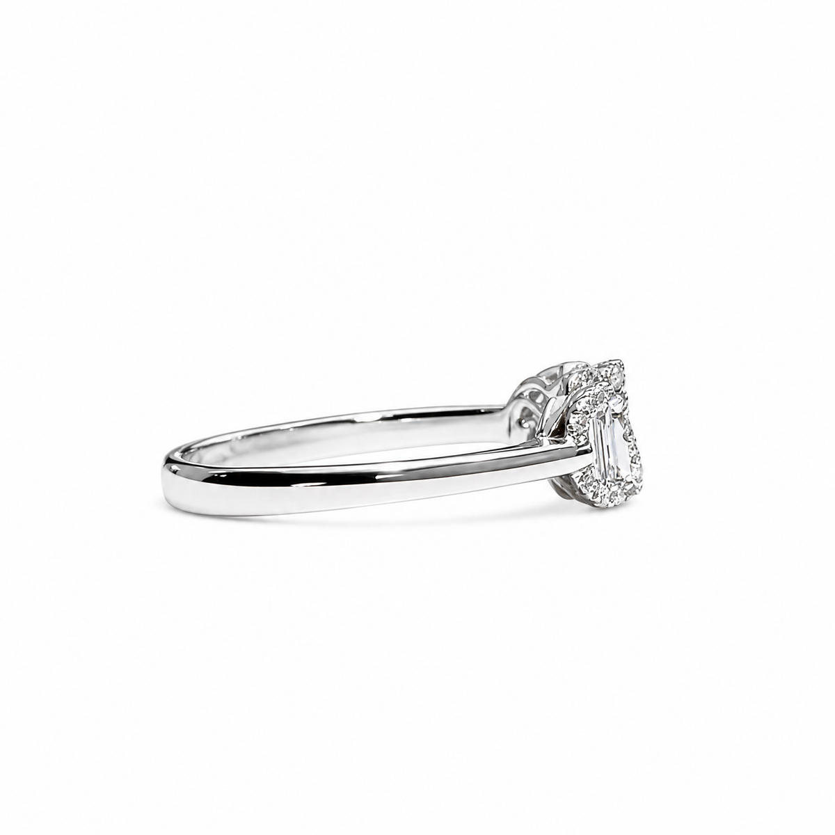 Bague de fiançailles avec diamants ronds et baguette