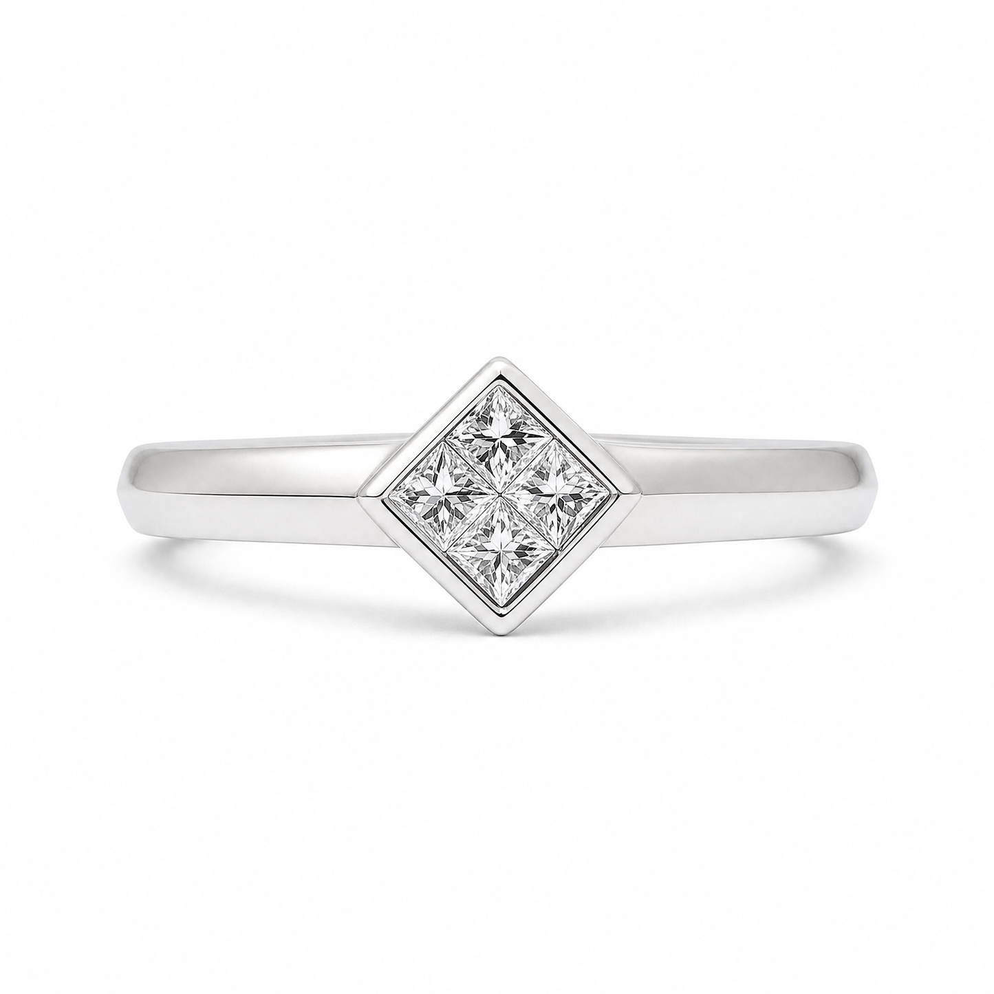 Bague solitaire avec lunette en diamant taille princesse 